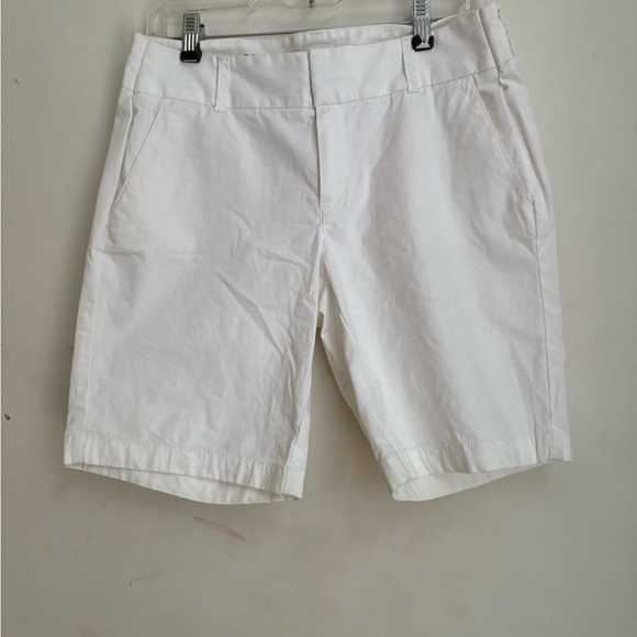 J.CREW 9" Frankie bermuda chino short SIZE 6 - Picture 3 of 3